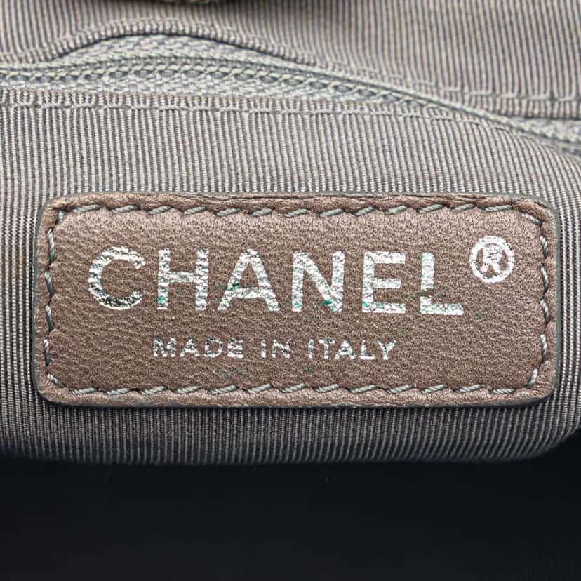 Chanel Medium Cracked Metallic Calfskin Modern Chain Tote Blue Leather Good condition - Box View