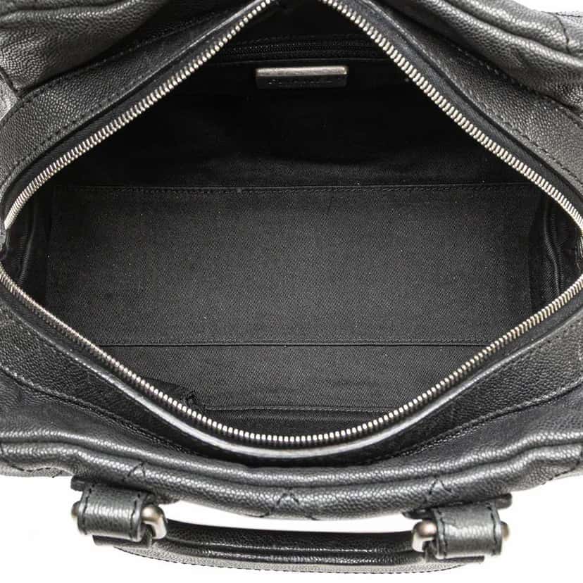 Chanel Caviar CC Outdoor Ligne Handbag Black Leather Good condition - Model View