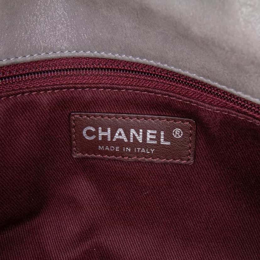Chanel Jumbo Iridescent Calfskin In The Mix Flap Grey Leather Good condition - Box View