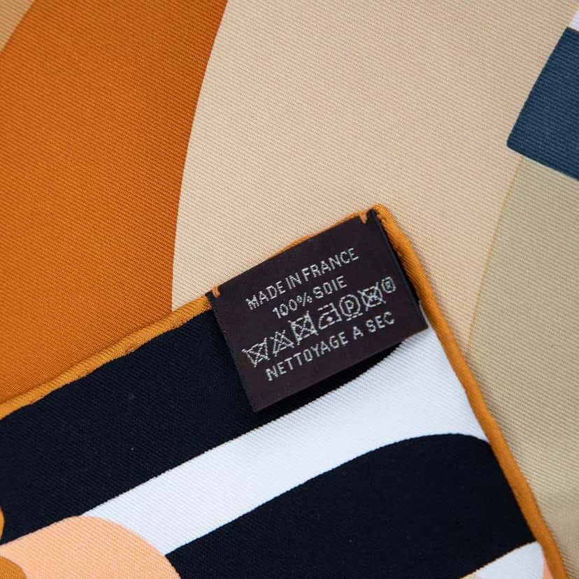 Hermès Parade En Fanfare Silk Scarf Brown Silk Very good condition - Model View