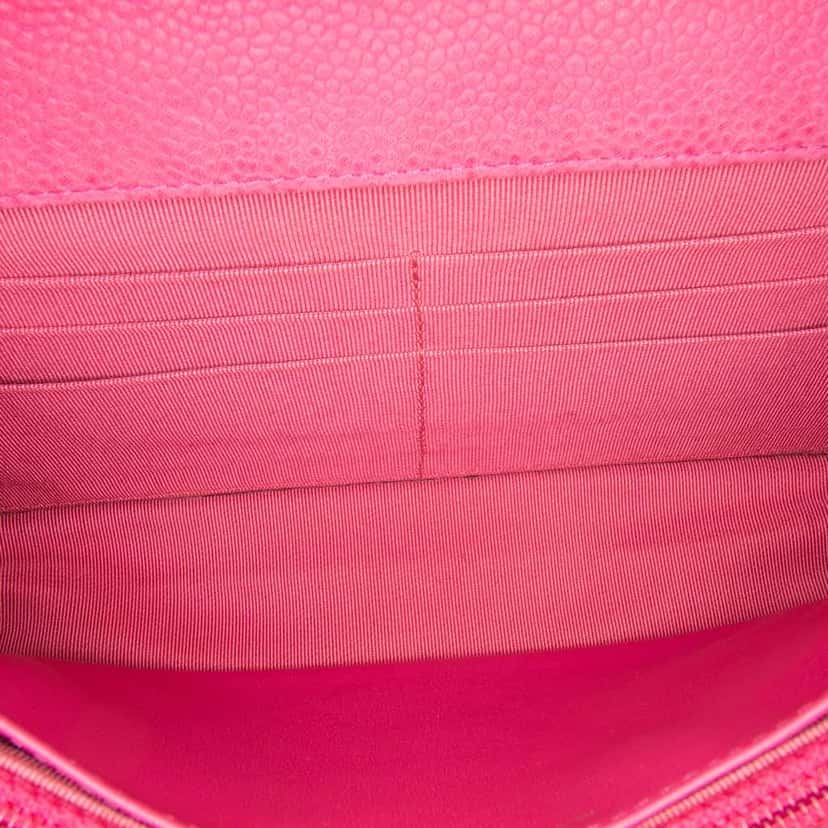 Chanel CC Caviar Wallet on Chain Pink Leather Very good condition - Model View
