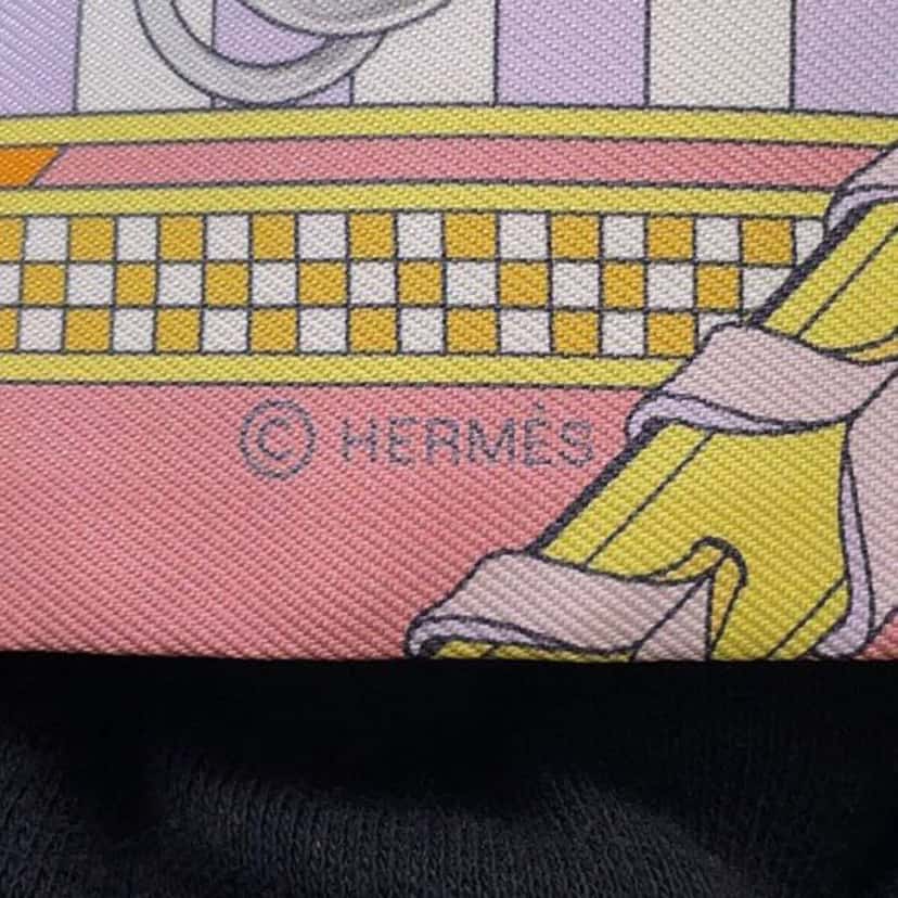 Hermès Brides et Gris-Gris Silk Twilly Scarf Orange Silk Very good condition - Box View
