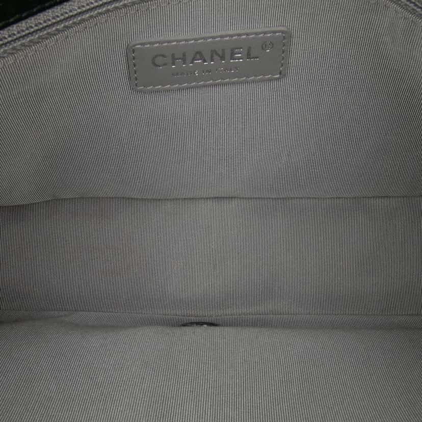 Chanel Medium Patent Coco Boy Flap Black Leather Good condition - Model View