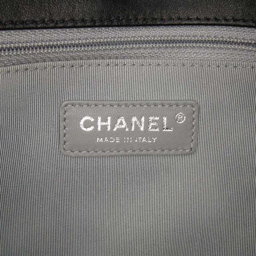 Chanel Medium Patent Coco Boy Flap Black Leather Good condition - Box View