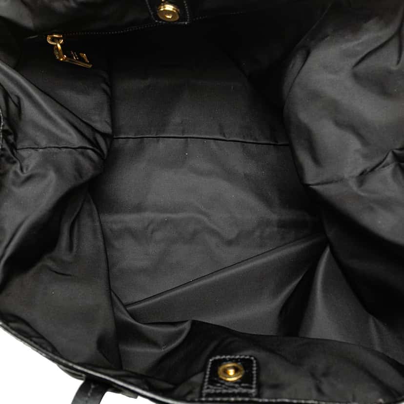 Prada Tessuto Tote Black Good condition - Model View