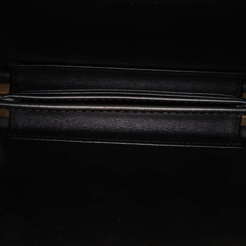 Chanel Large Glazed Goatskin Box With Chain Black Leather Good condition - Model View