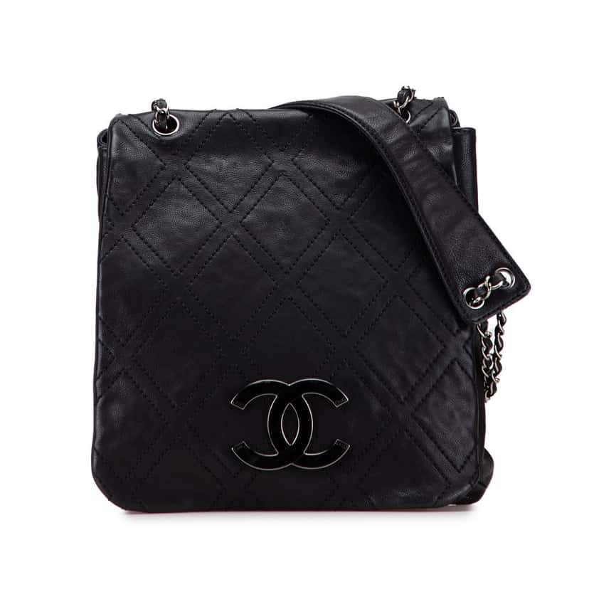 Chanel Large Calfskin Diamond Stitch Crossbody Black Leather Good condition - Front View