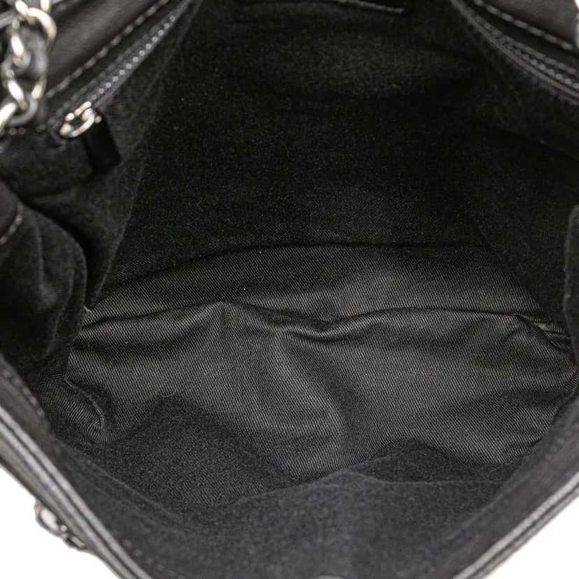 Chanel Large Calfskin Diamond Stitch Crossbody Black Leather Good condition - Model View