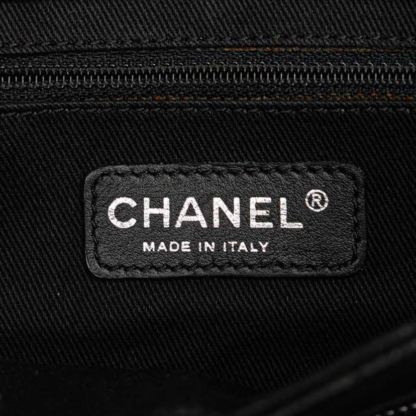 Chanel Large Calfskin Diamond Stitch Crossbody Black Leather Good condition - Box View