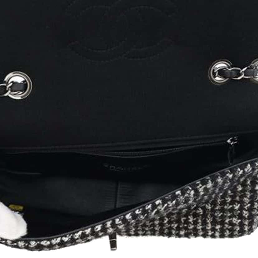 Chanel Medium Quilted Jersey and Tweed Chain Flap Black Cotton Good condition - Model View