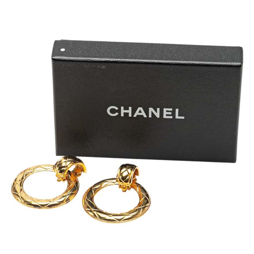 Chanel Gold Plated Quilted Dangle Hoop Clip On Earrings Gold Metal Good condition - Model View
