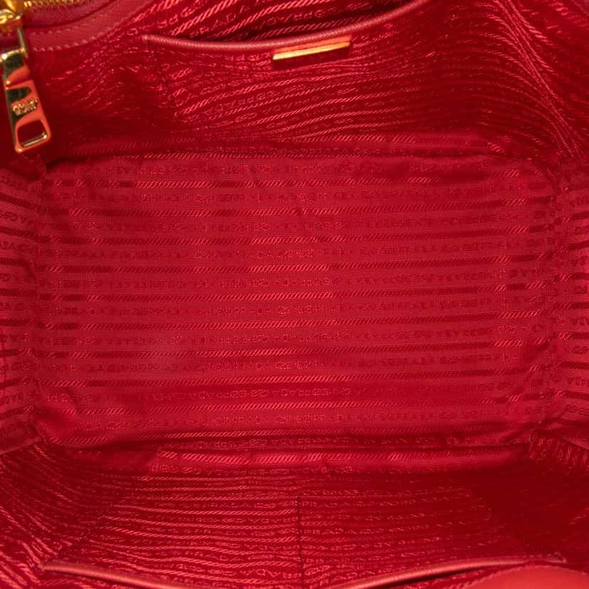 Prada Large Saffiano Lux Galleria Tote Pink Leather Very good condition - Model View
