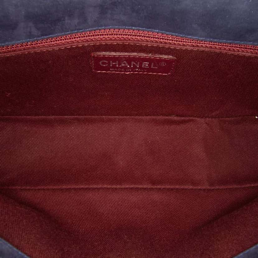 Chanel Chocolate Bar Iridescent Calfskin Bubble Flap Blue Leather Good condition - Model View
