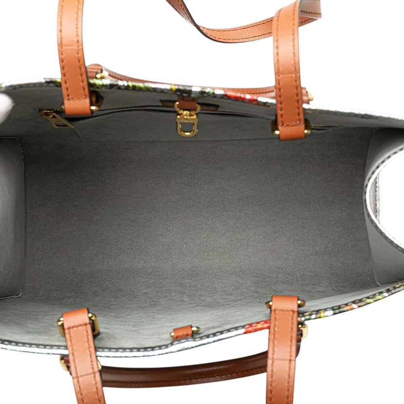 Louis Vuitton Monogram Metallic LV Garden OnTheGo MM Silver Canvas Good condition - Model View