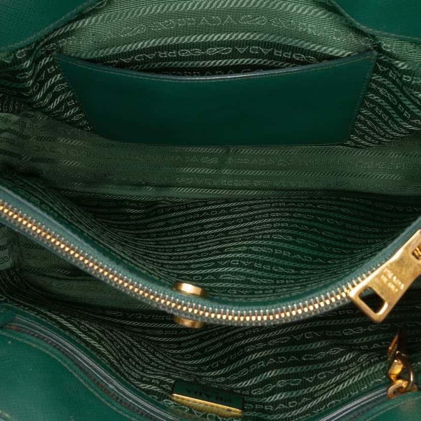 Prada Medium Saffiano Lux Galleria Satchel Green Leather Good condition - Model View