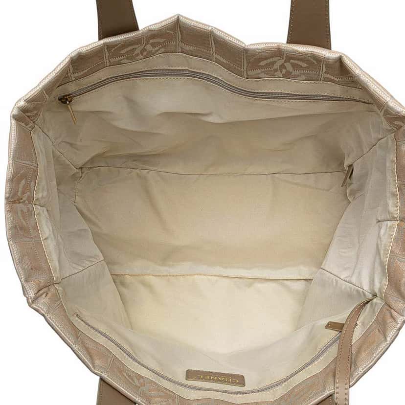 Chanel New Travel Line Nylon Tote Brown Good condition - Model View