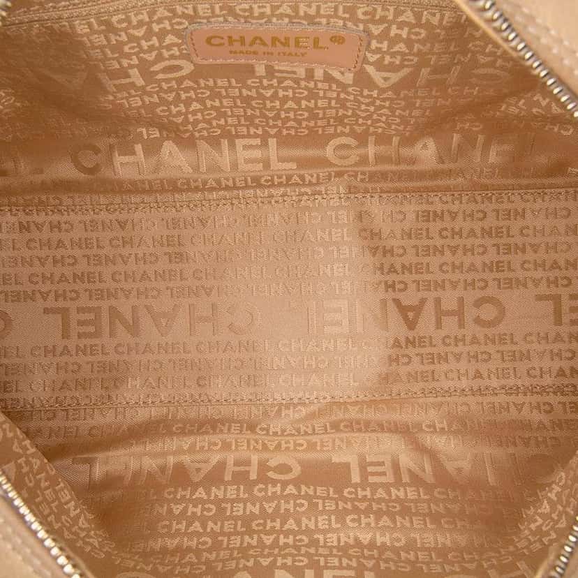Chanel CC Quilted Caviar Bowling Bag Brown Leather Good condition - Model View