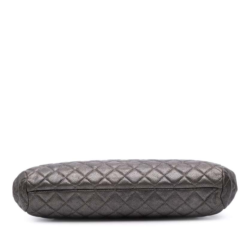 Chanel CC Quilted Metallic Caviar Clutch Silver Leather Good condition - Inside View