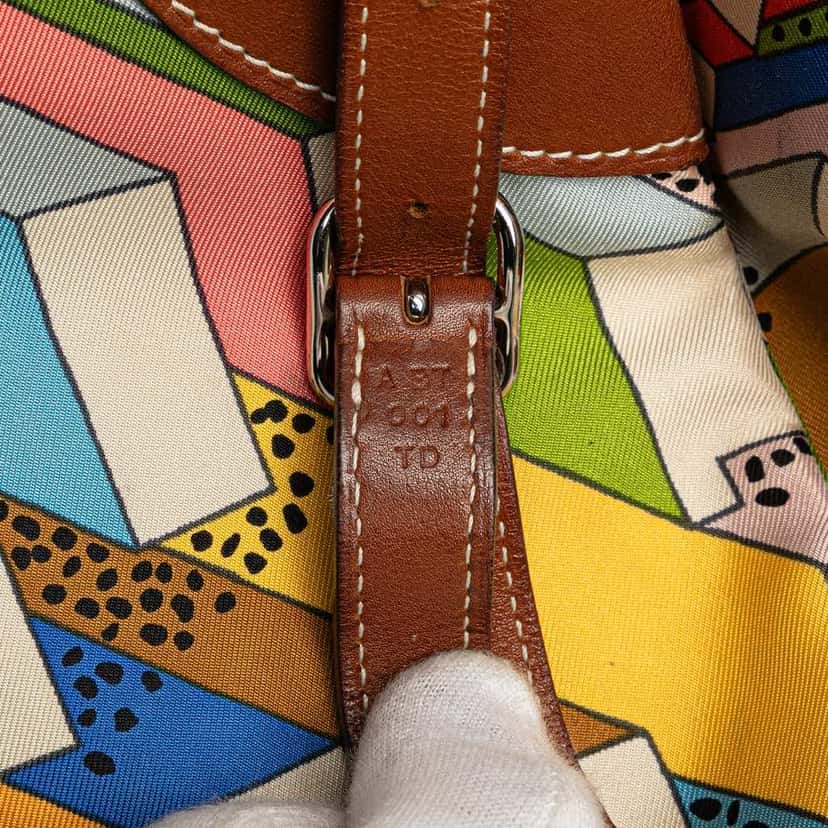 Hermès On A Summer Day Silky City 33 Yellow Silk Good condition - Box View