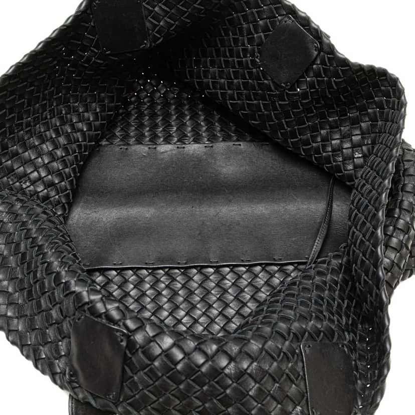 Bottega Veneta Medium Lambskin Intreccio Cabat Tote Black Leather Good condition - Model View
