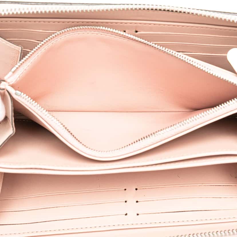 Louis Vuitton Monogram Mahina Zippy Wallet Pink Leather Good condition - Model View