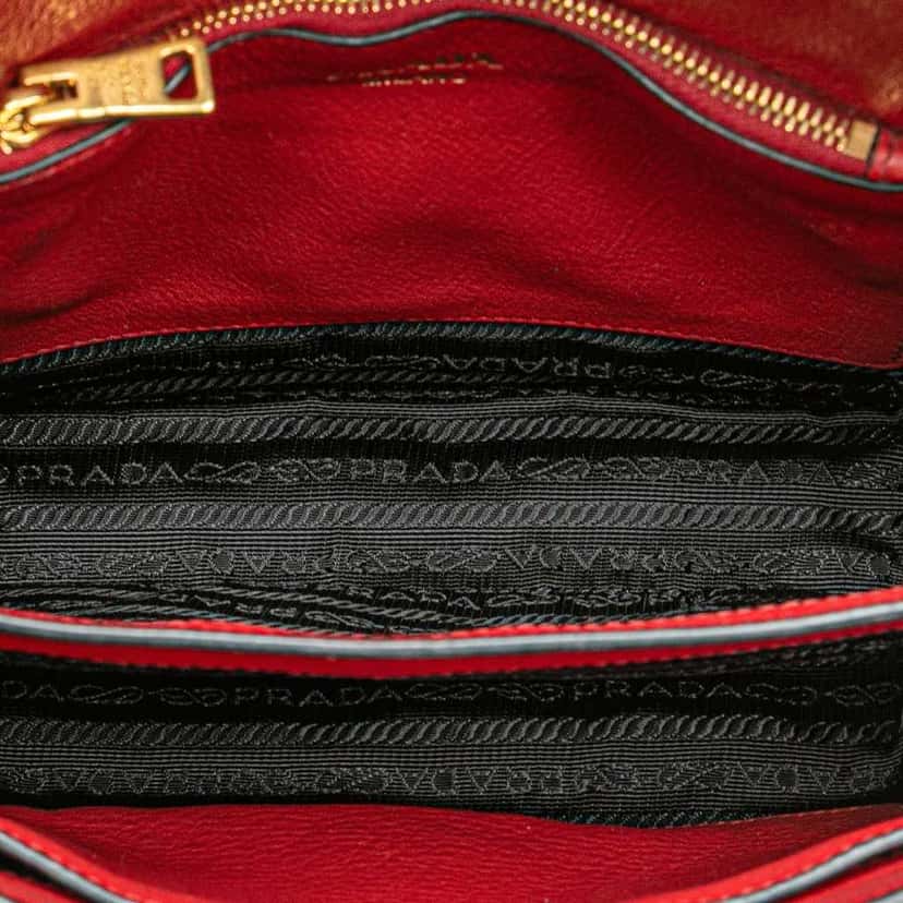 Prada Vitello Daino Flap Crossbody Red Leather Good condition - Model View