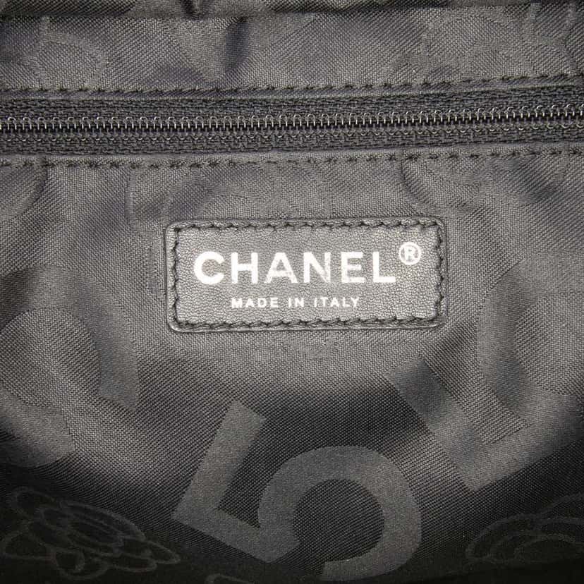 Chanel Quilted Lambskin Mademoiselle Tote Black Leather Good condition - Box View
