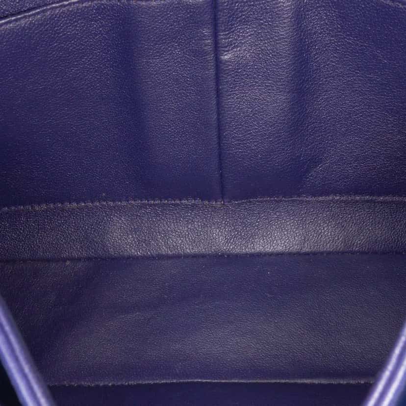 Chanel Medium Classic Chevron Lambskin Double Flap Blue Leather Good condition - Model View