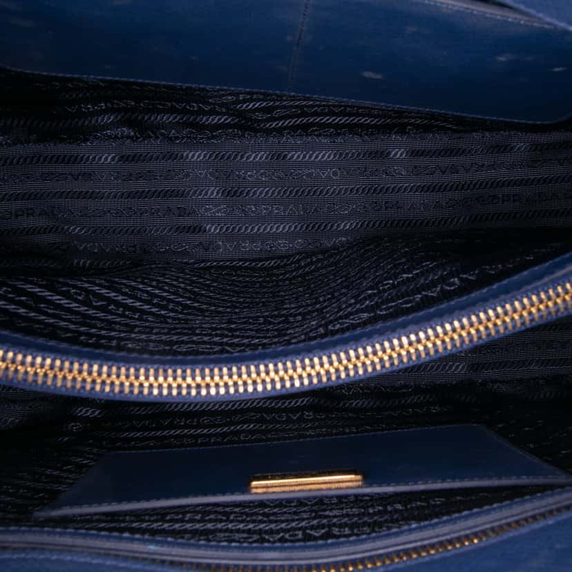 Prada Large Saffiano Lux Promenade Satchel Blue Leather Good condition - Model View