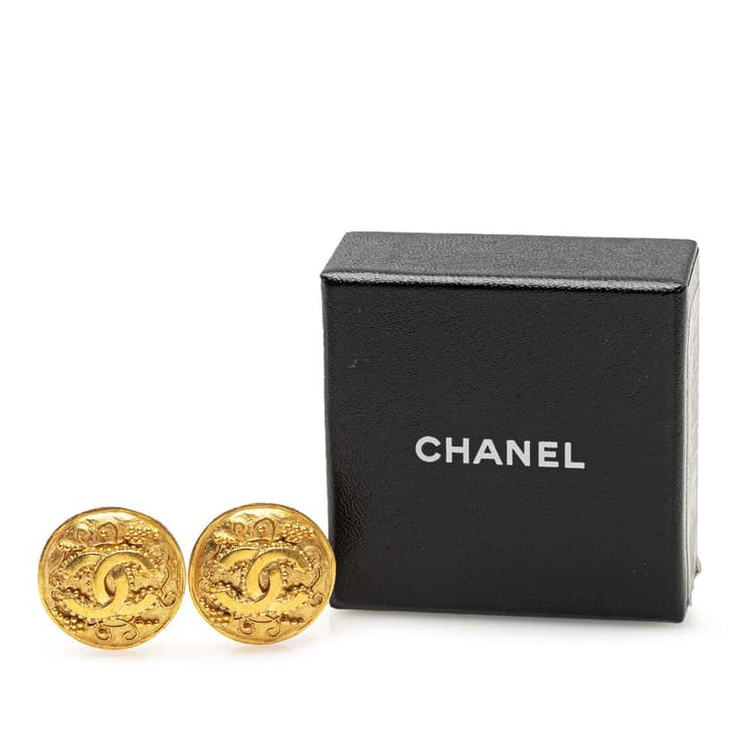 Chanel Gold Plated CC Grapevine Round Clip on Earrings Gold Metal Good condition - Model View