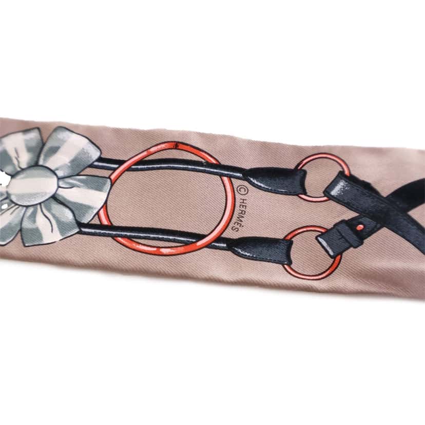 Hermès Jumping Ribbon Silk Twilly Scarf Pink Silk Good condition - Model View