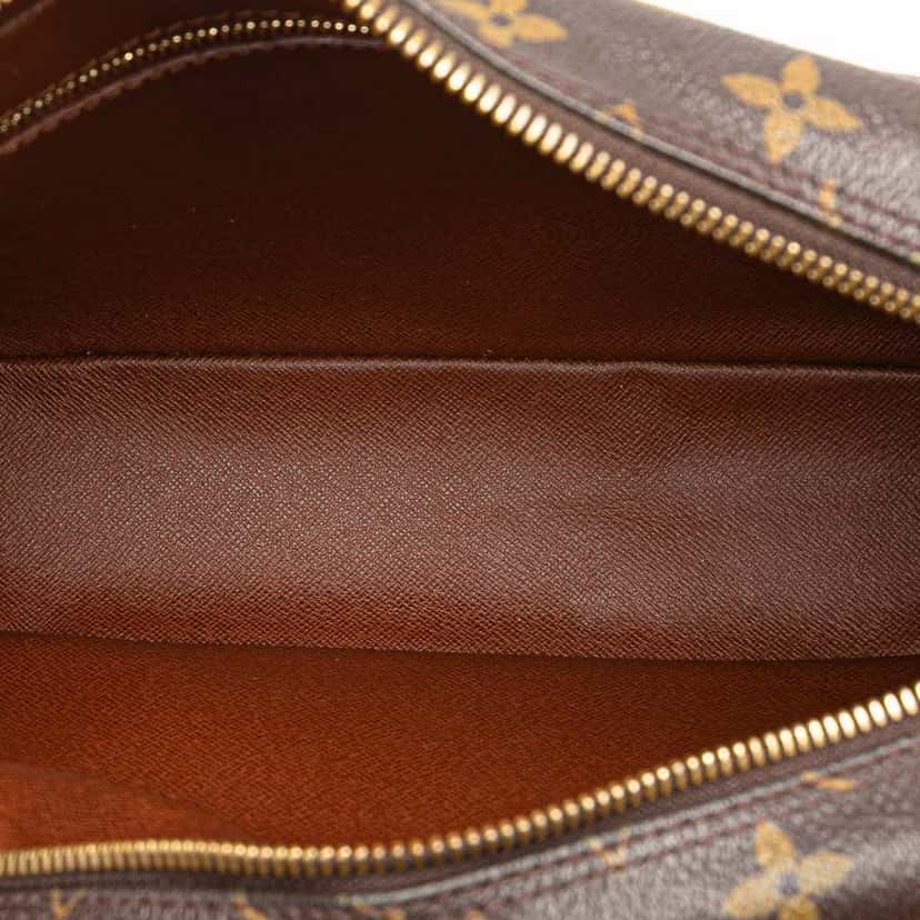 Louis Vuitton Monogram Nil Crossbody Brown Canvas Good condition - Model View