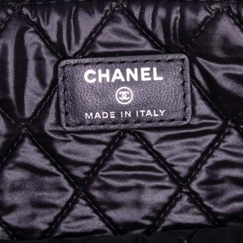 Chanel Medium Printed Lambskin Cuba La Habana O Case Clutch Black Leather Good condition - Box View