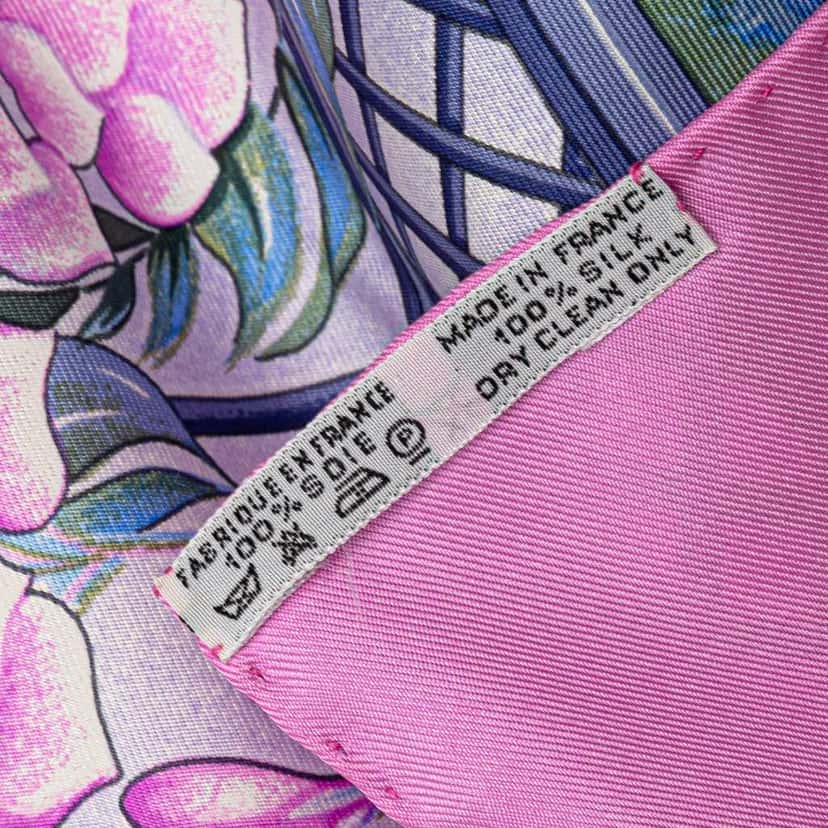 Hermès Giverny Silk Scarf Pink Silk Good condition - Model View