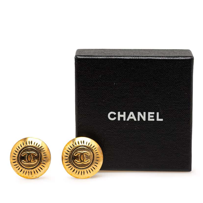 Chanel Gold Plated CC Button Clip on Earrings Gold Metal Good condition - Model View