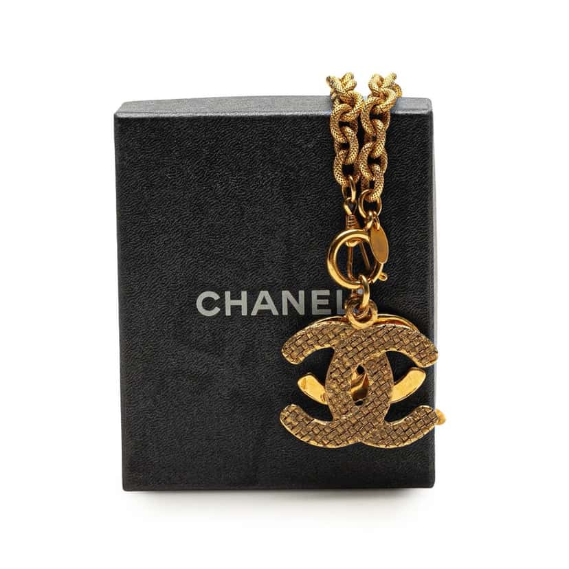 Chanel Gold Plated Double CC Pendant Necklace Gold Metal Good condition - Box View