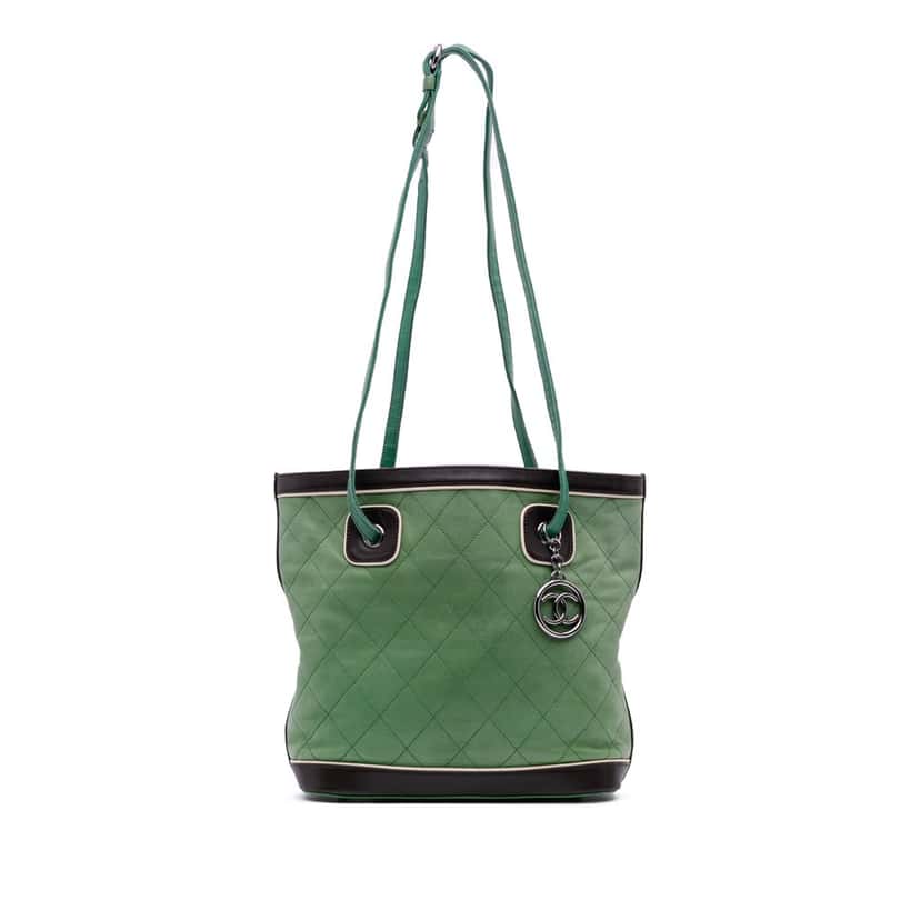 Chanel CC Quilted Lambskin Country Club Tote Green Leather Very good condition - Front View
