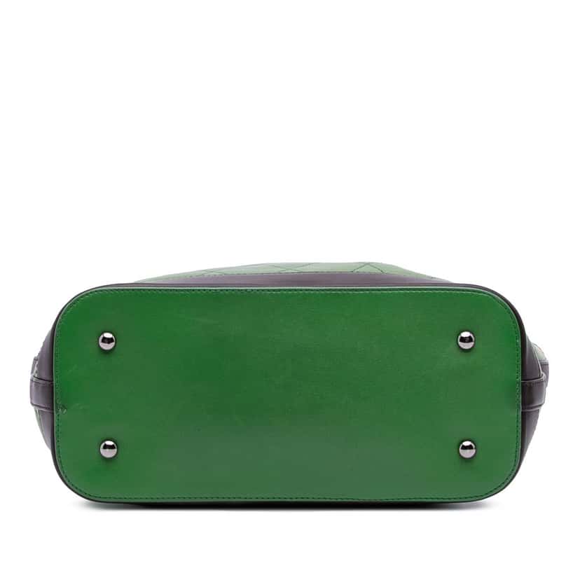 Chanel CC Quilted Lambskin Country Club Tote Green Leather Very good condition - Inside View