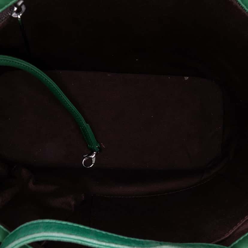 Chanel CC Quilted Lambskin Country Club Tote Green Leather Very good condition - Model View