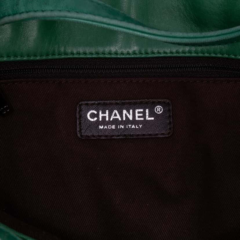 Chanel CC Quilted Lambskin Country Club Tote Green Leather Very good condition - Box View
