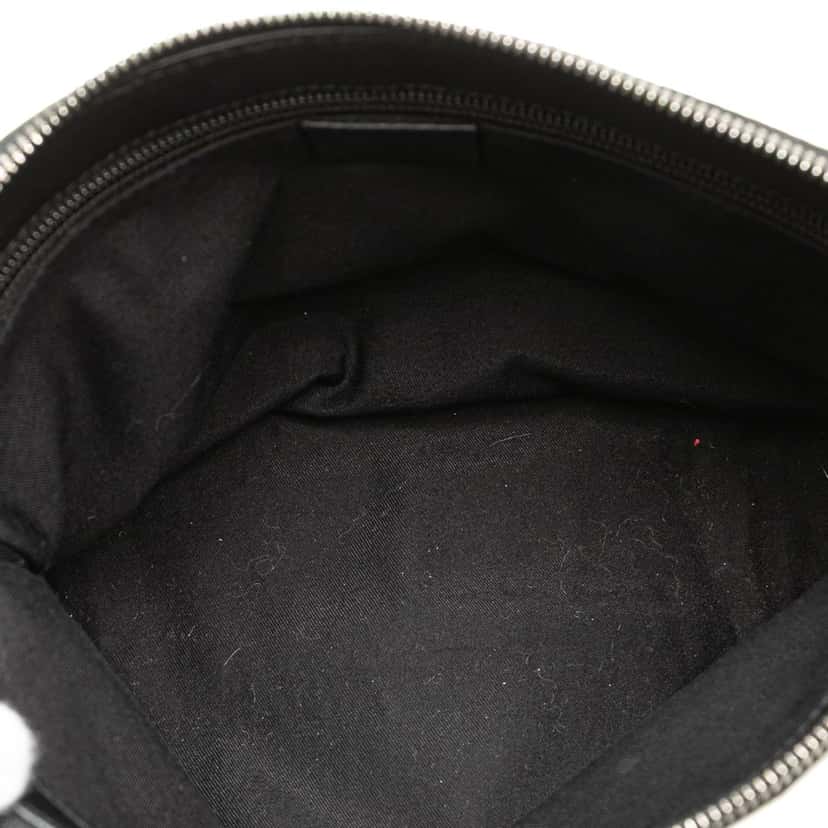 Gucci GG Canvas Crossbody Black Canvas Good condition - Model View