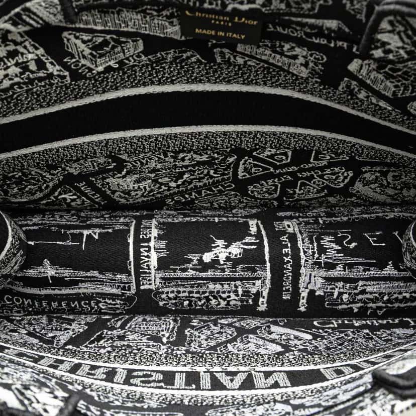 Dior Medium Canvas Embroidered Plan De Paris Book Tote Black Canvas Good condition - Model View
