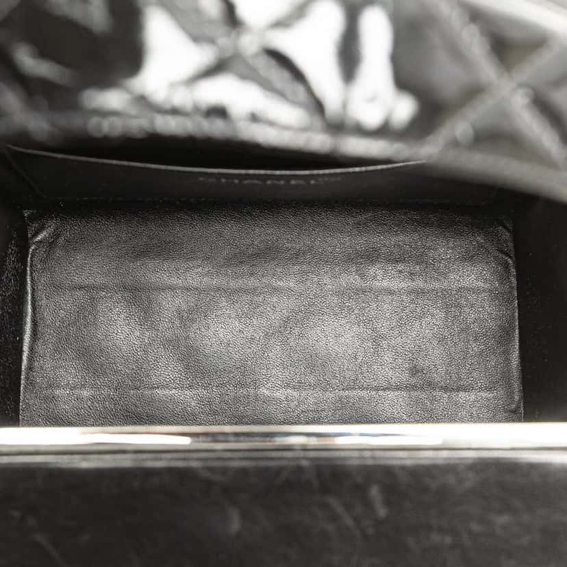 Chanel Quilted Patent Leather Box Handbag Black Leather Good condition - Model View