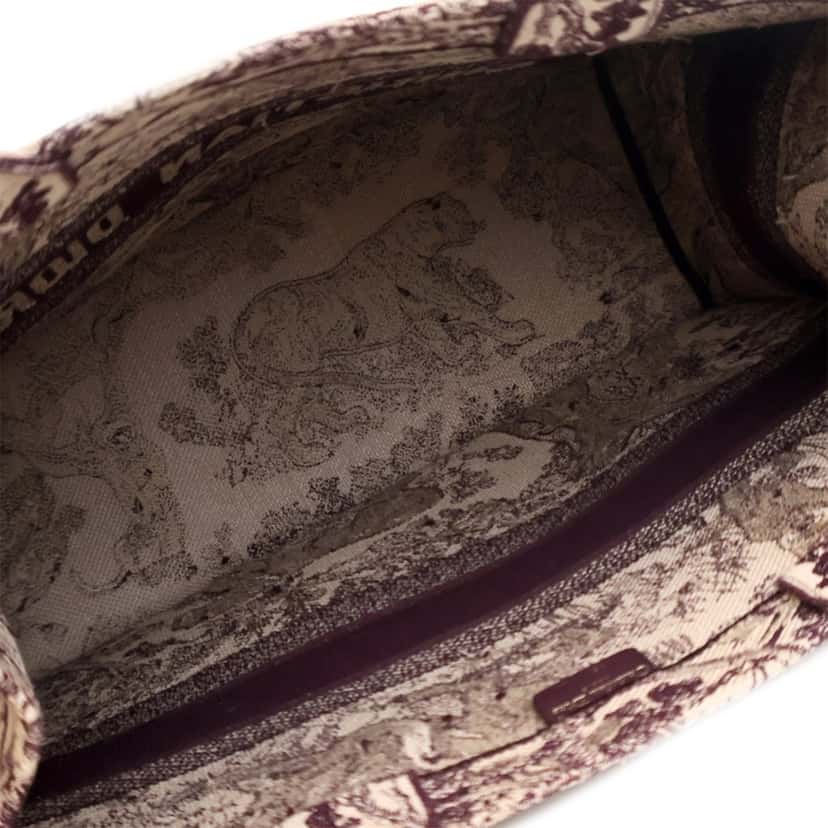 Dior Large Canvas Embroidered Dioriviera Toile De Jouy Book Tote Red Canvas Good condition - Model View