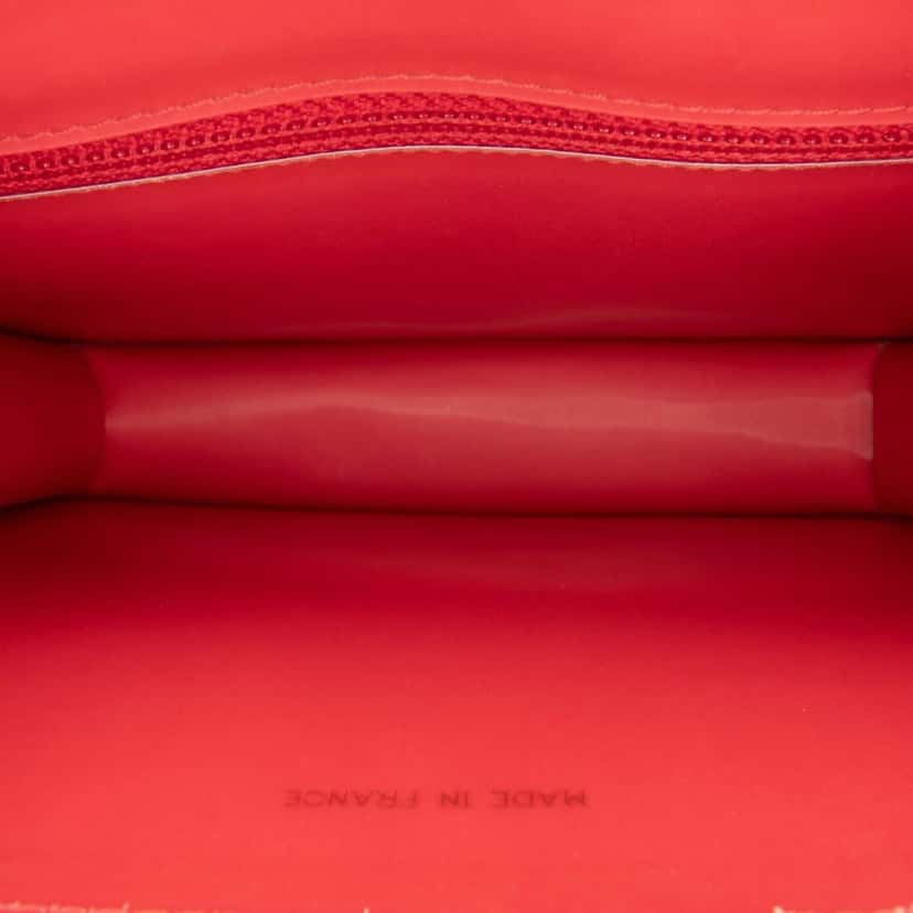 Chanel Vinyl Hologram CC Shoulder Bag Red Very good condition - Model View