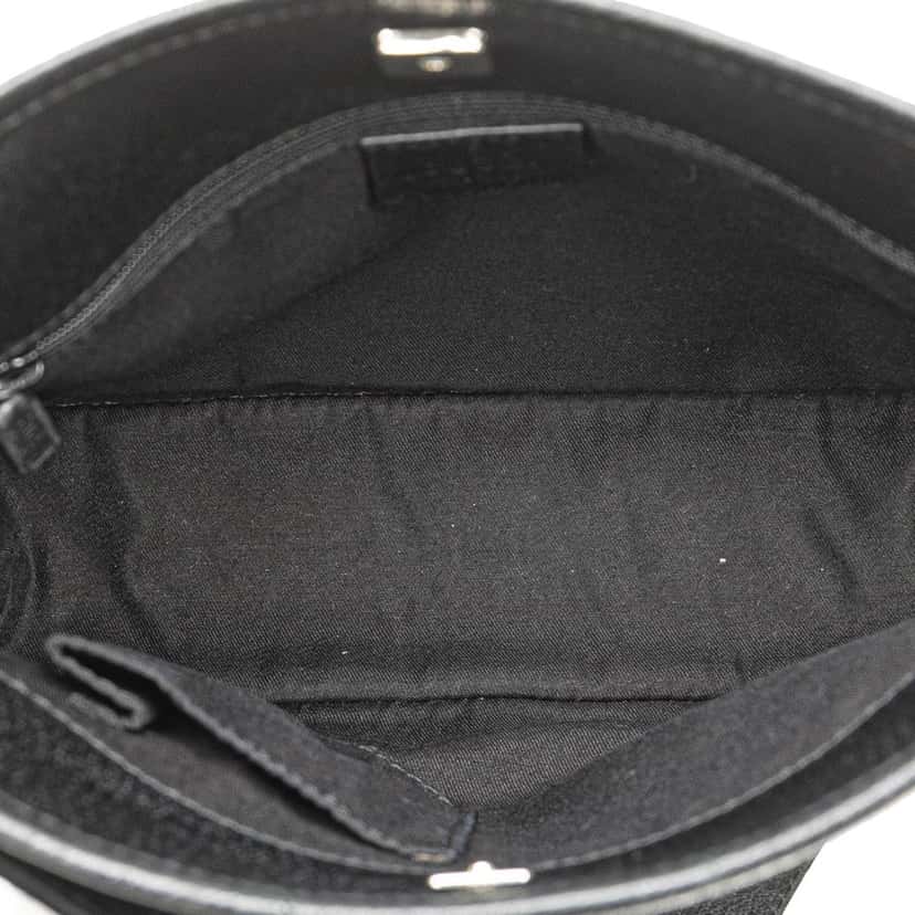 Gucci GG Canvas Eclipse Crossbody Blue Canvas Good condition - Model View
