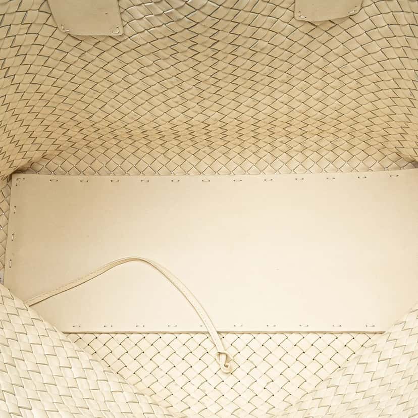 Bottega Veneta Medium Lambskin Intreccio Cabat Tote White Leather Good condition - Model View