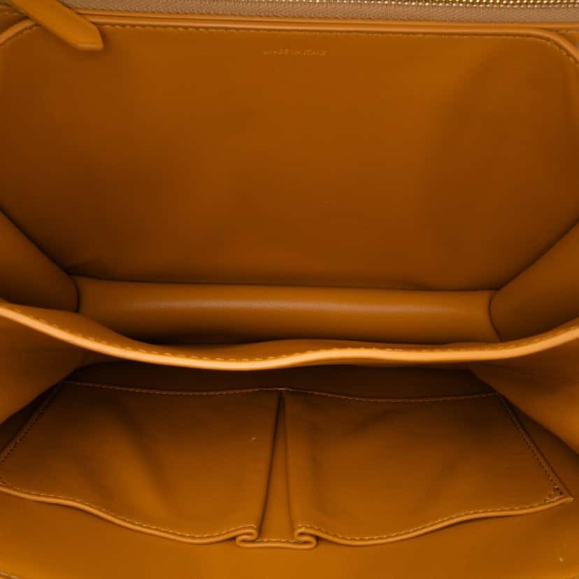 Celine Medium Calfskin Classic Box Orange Leather Good condition - Model View