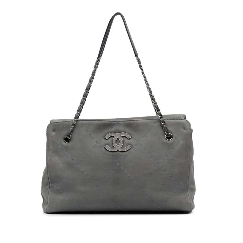 Chanel Large Calfskin Ultra Stitch Hamptons Enamel CC Tote Blue Leather Fair condition - Front View