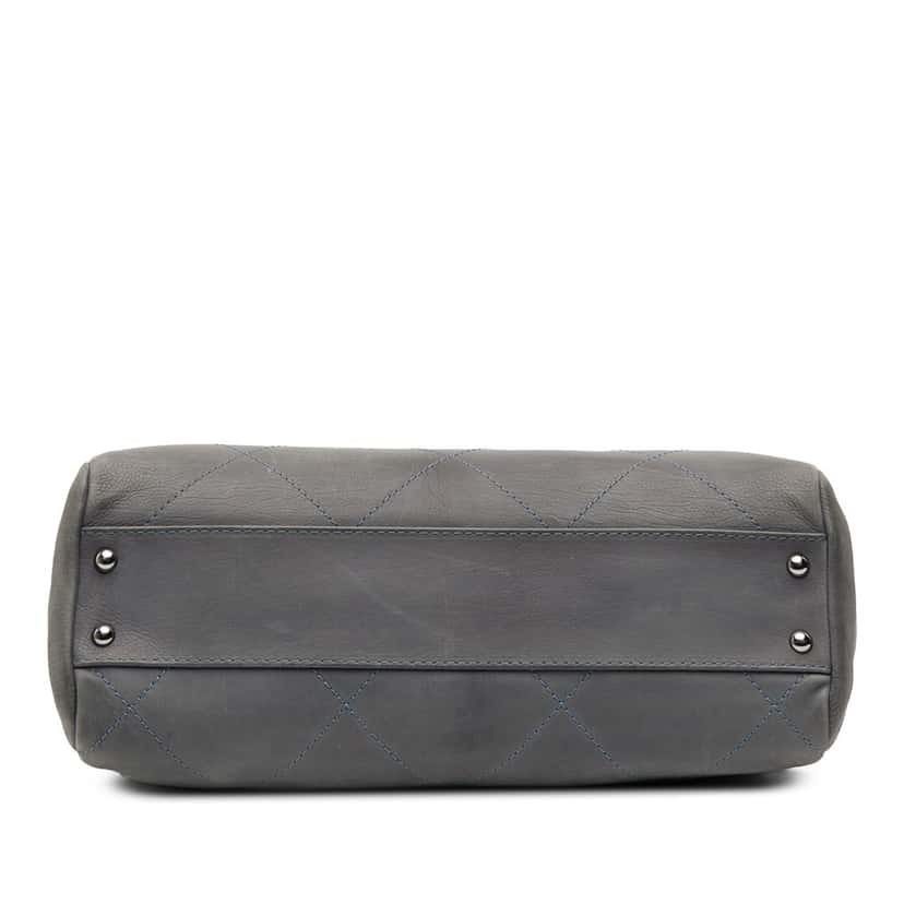 Chanel Large Calfskin Ultra Stitch Hamptons Enamel CC Tote Blue Leather Fair condition - Inside View